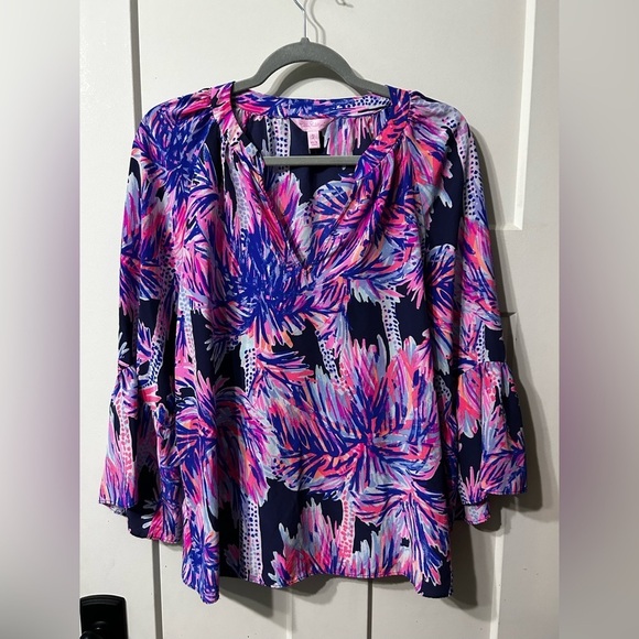 Lilly Pulitzer Tops - Lilly Pulitzer Matilda Bright Pink & Navy palms Tropical Blouse 💯 Silk